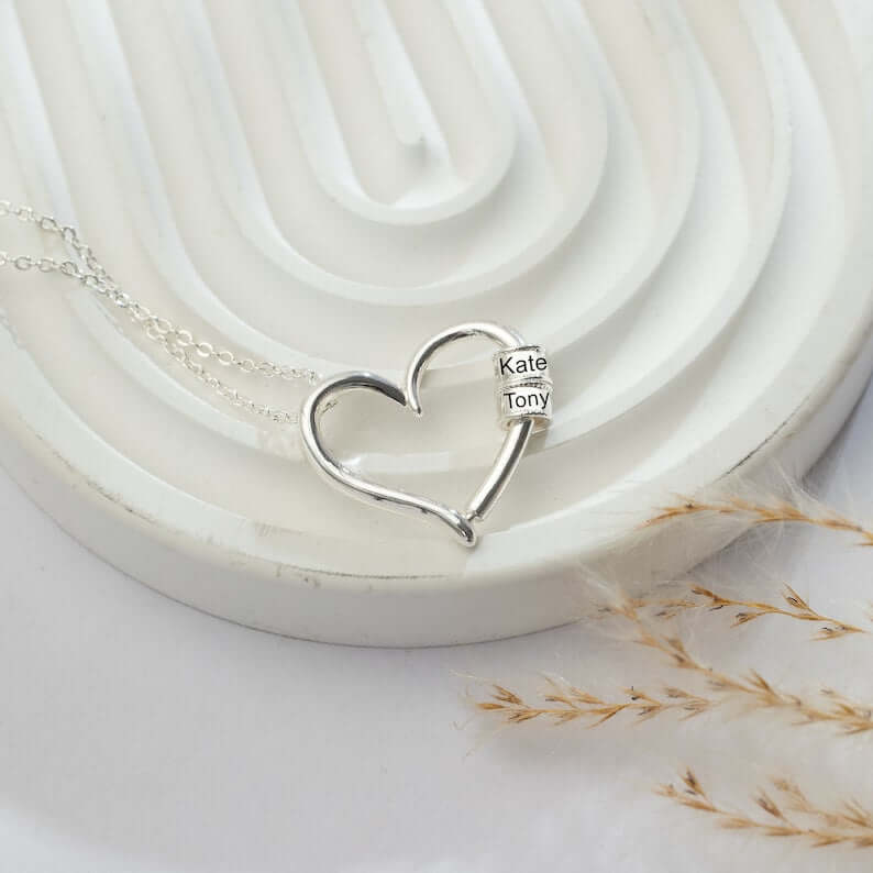 Custom Heart-Shaped Name Necklaces for Family & Mom Gifts - MUHAKA