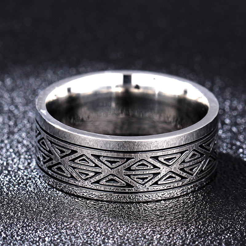 Titanium Triangle Engraved Ring - Geometric Elegance - MUHAKA